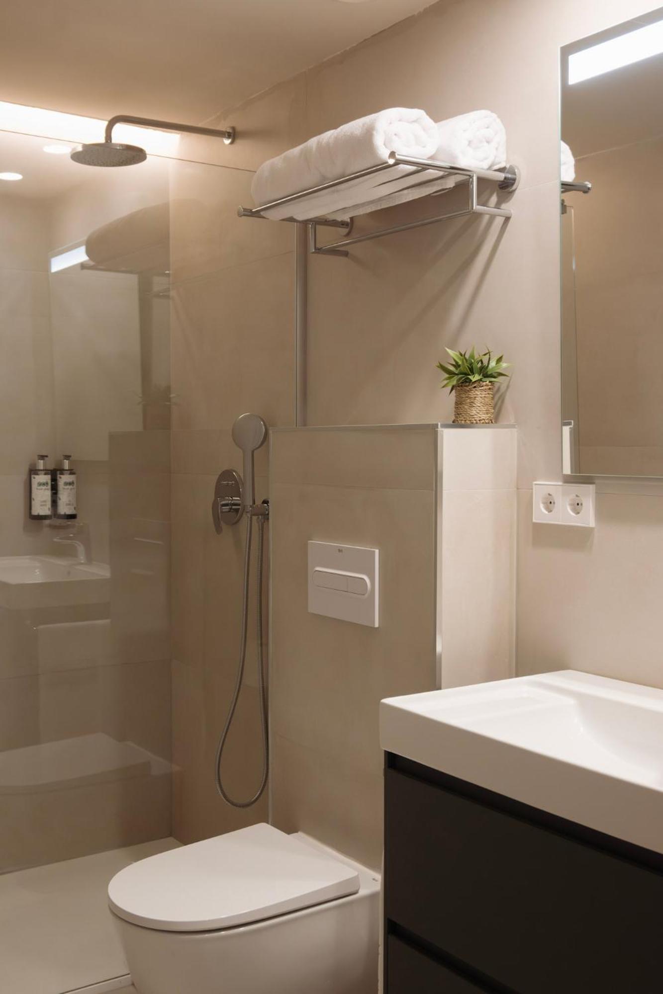 Apartamentos Joaquin Costa Santander Extérieur photo